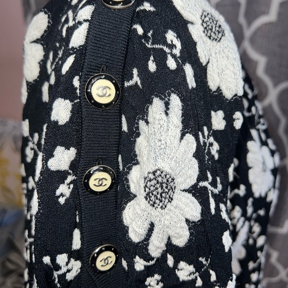 Chanel sweater from 2014 Resort Collection - Picture 6 of 12